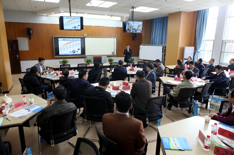 图9：学院教师发展中心建成使用，吸引了众多单位参观考察，图为陕西省委党校春季学期高校领导干部进修班学员来院考察.jpg