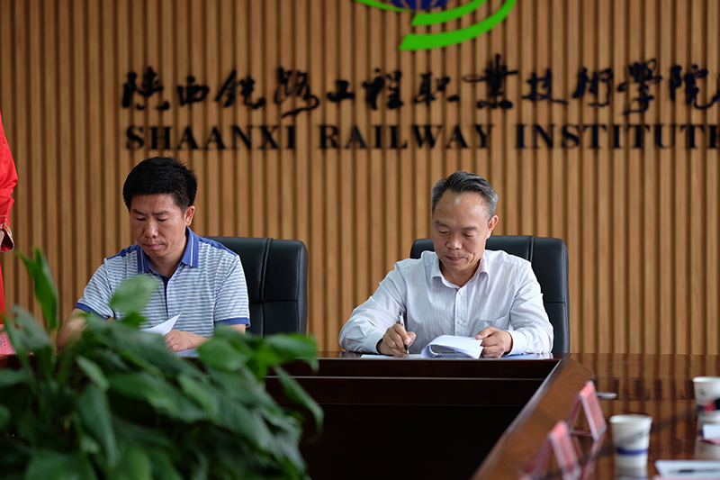 签字.jpg