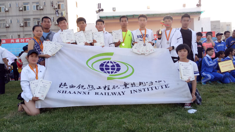 运动员教练员合影.jpg