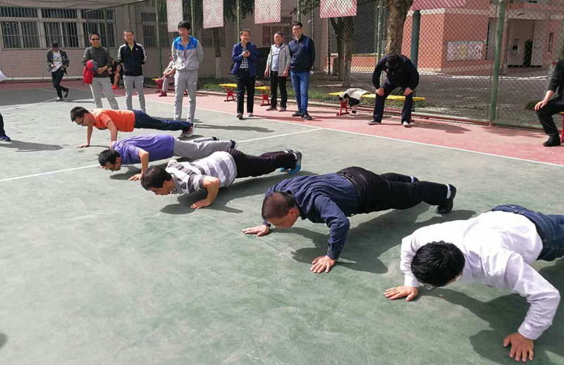 05男子一分钟俯卧撑.jpg