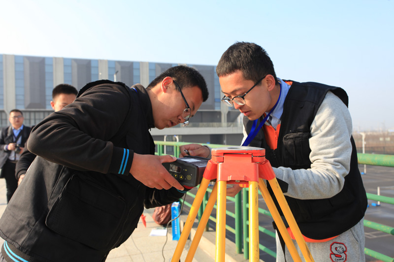 学院代表队比赛中.jpg