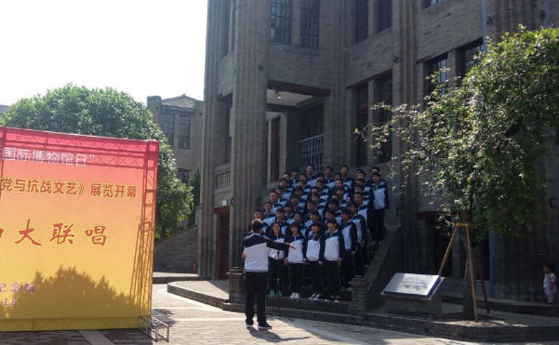建筑系《毛委员和我们在一起》.jpg