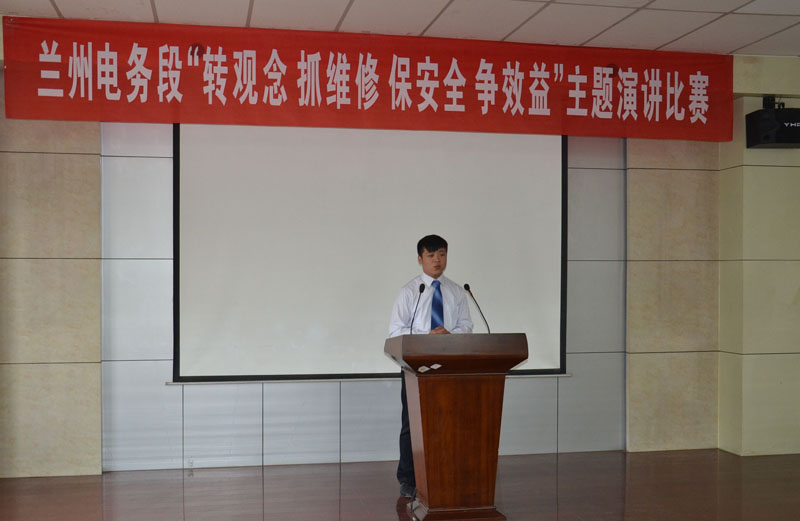 李想在主题演讲比赛中1.jpg