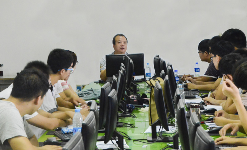 张博教授在作报告.jpg