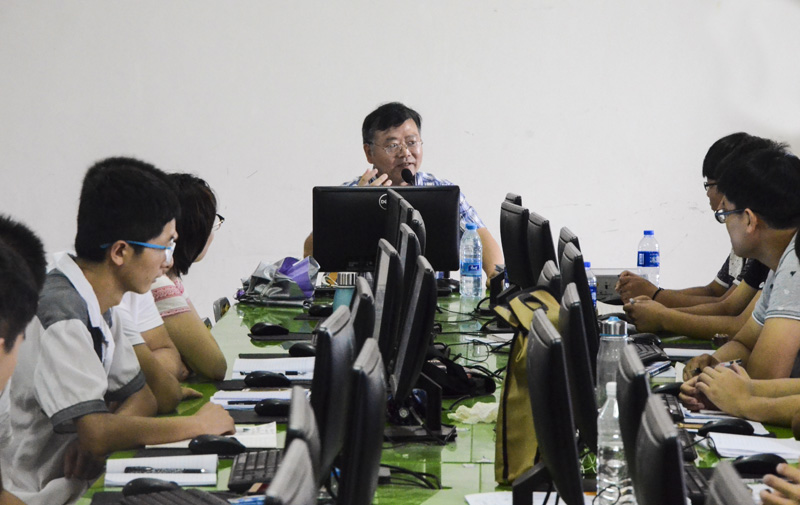 彭国华教授在作报告.jpg